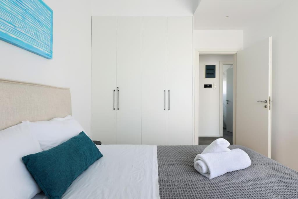 Blue Delta Apartment Palaio Faliro Athènes Extérieur photo