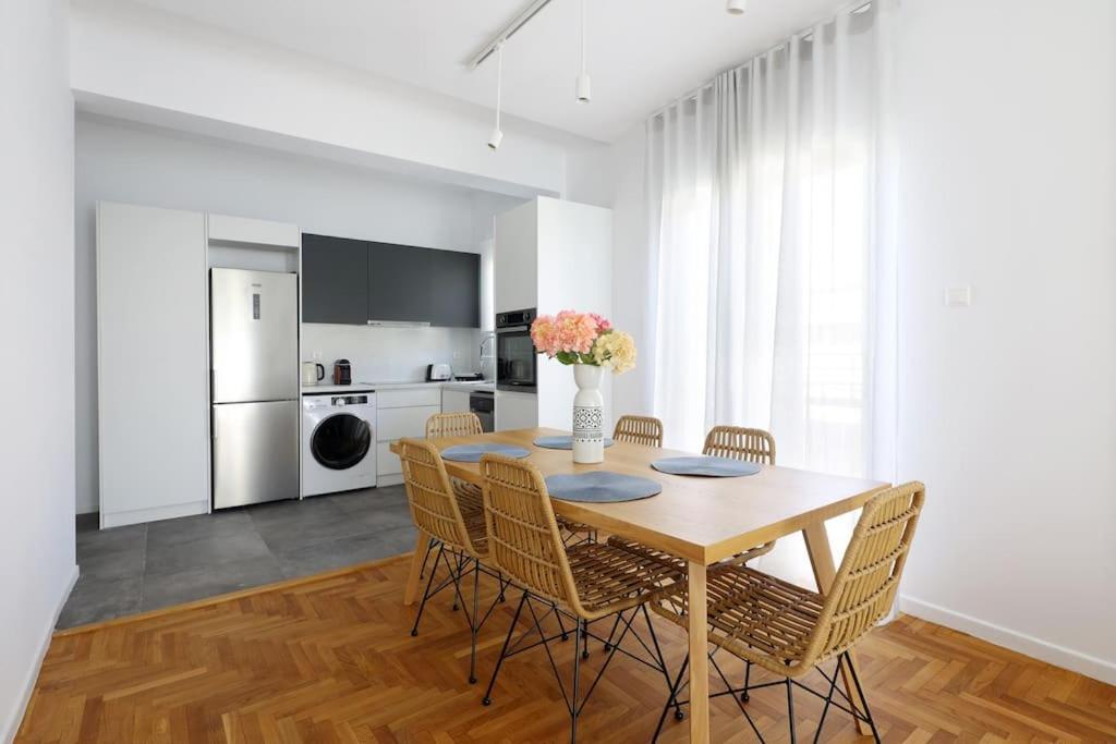 Blue Delta Apartment Palaio Faliro Athènes Extérieur photo