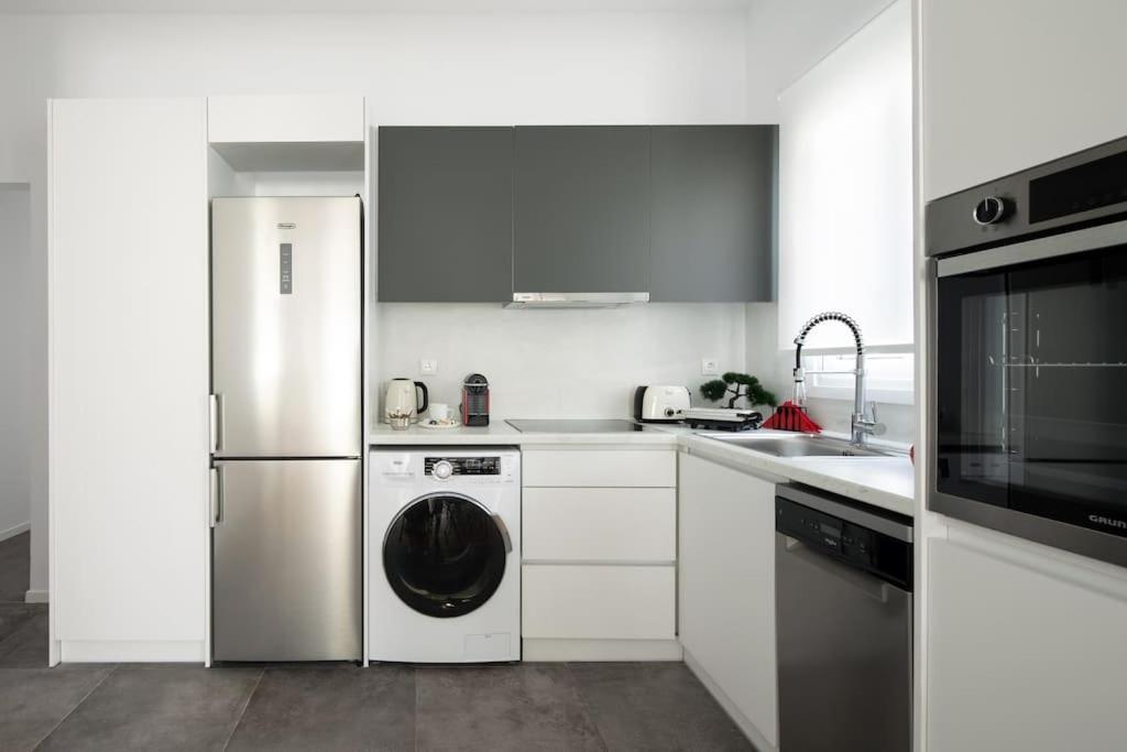 Blue Delta Apartment Palaio Faliro Athènes Extérieur photo